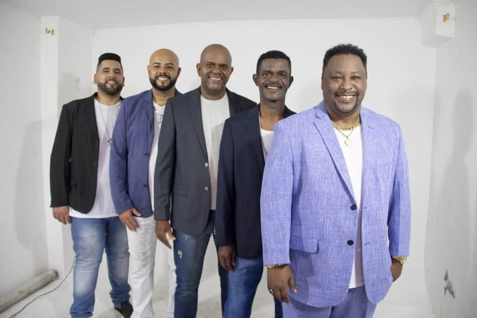 GRUPO UM TOQUE A MAIS.jpg